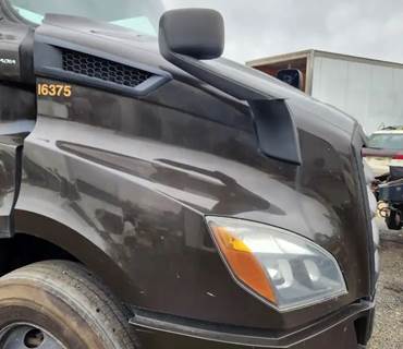 Freightliner Cascadia 116 Hood for a 2019 Freightliner Cascadia 116 Day Cab