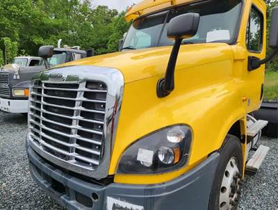 Freightliner Cascadia 125 Hood