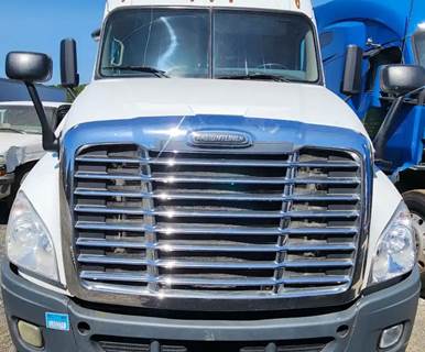 Freightliner Cascadia 125 Hood