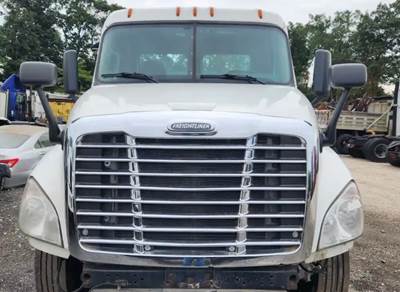Freightliner Cascadia 125 Hood