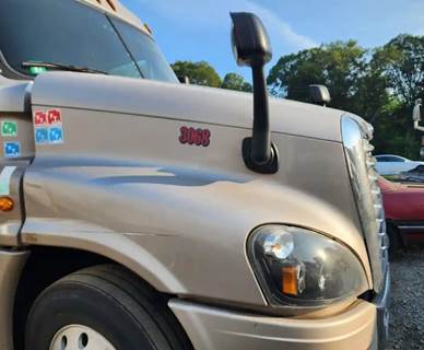 Freightliner Cascadia 125 Hood