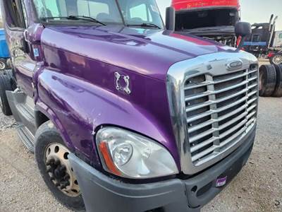 Freightliner Cascadia 125 Hood