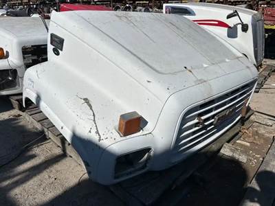 GMC C6500 Hood