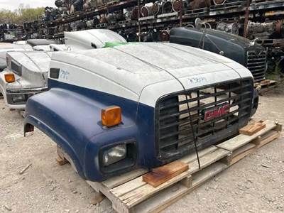 GMC C6500 Hood