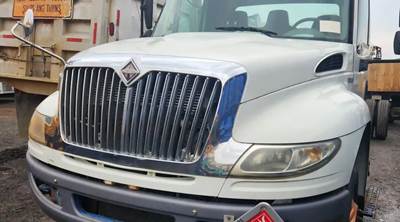 International 4400 Hood