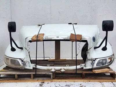 International DuraStar 4300 Hood