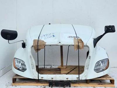 International LT625 Hood