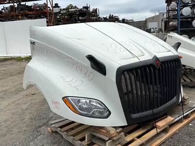 International LT625 Hood