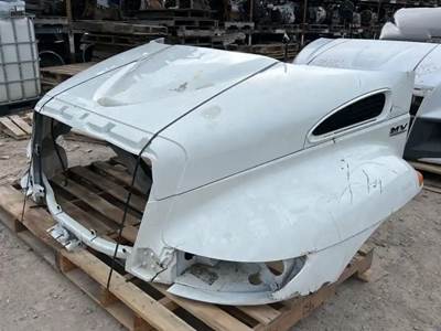 International MV607 Hood