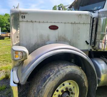 Used 2014 Peterbilt 389 Fiberglass Hood Assembly 58 1/2", White/Grey