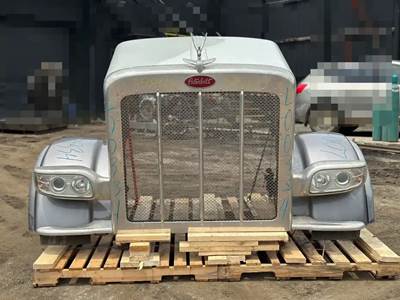 Used 2014 Peterbilt 389 Fiberglass Hood Assembly 58 1/2", White/Grey