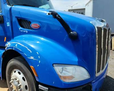 Peterbilt 579 Hood