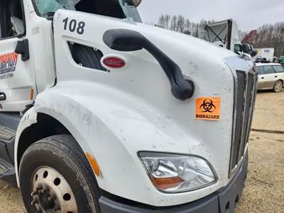 Peterbilt 579 Hood