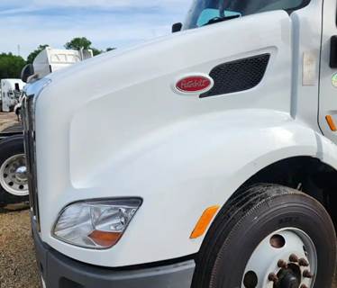 Used 2018 Peterbilt 579 Hood Assembly 48" White Plastic, Part # V1896F0