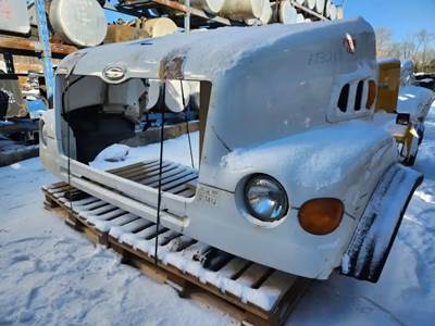 Sterling M7500 Hood for a 2001 Sterling M7500 ACTERRA