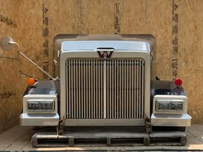 Western Star 4900FA Hood for a 2009 Western Star 4900 FA