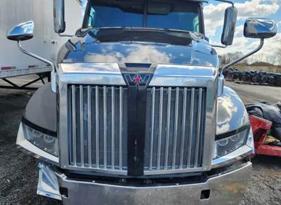 Used 2018 Western Star 5700 Hood Assembly 57" Black Fiberglass