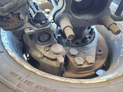 HUB PILOT 22.5 Hub for a 2015 Volvo VNL