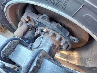 HUB PILOT 22.5 Hub for a 2015 Volvo VNL