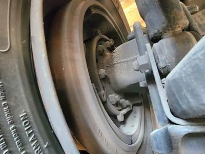 HUB PILOT 22.5 Hub for a 2018 Freightliner M2 106