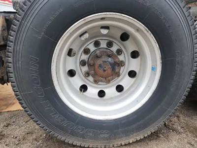 HUB PILOT NA Hub for a 2014 Freightliner Cascadia 125