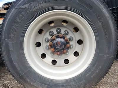 HUB PILOT NA Hub for a 2007 Freightliner ST120