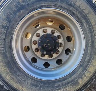 HUB PILOT NA Hub for a 2000 Kenworth T800