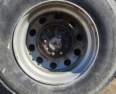 HUB PILOT NA Hub for a 2000 Kenworth T800