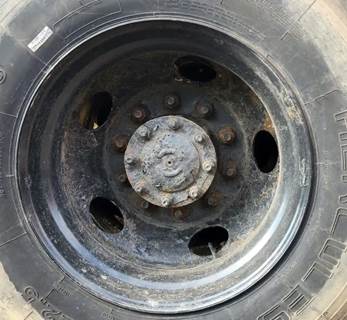 HUB PILOT NA Hub for a 2004 Freightliner M2 106
