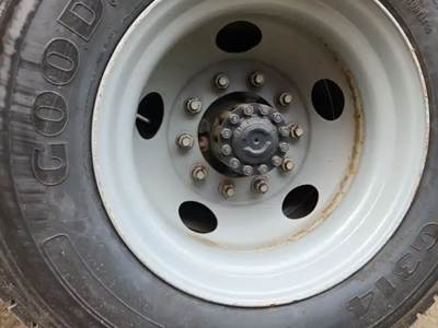 HUB PILOT NA Hub for a 1997 Ford F800