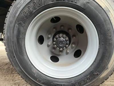 HUB PILOT NA Hub for a 1997 Ford F800