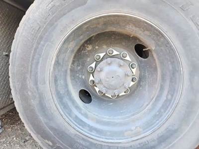 HUB PILOT NA Hub for a 2006 Freightliner M2 106