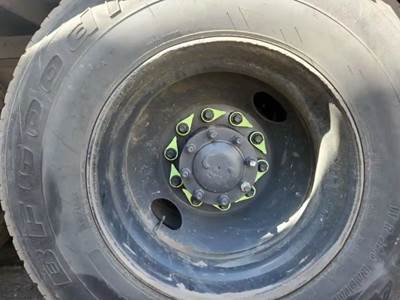 HUB PILOT NA Hub for a 2006 Freightliner M2 106