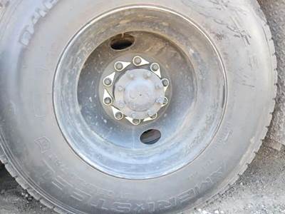 HUB PILOT NA Hub for a 2006 Freightliner M2 106