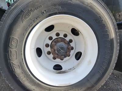 HUB PILOT NA Hub for a 2013 International DuraStar 4400