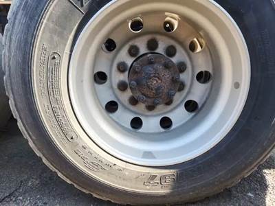 HUB PILOT NA Hub for a 2015 Mack CXU613