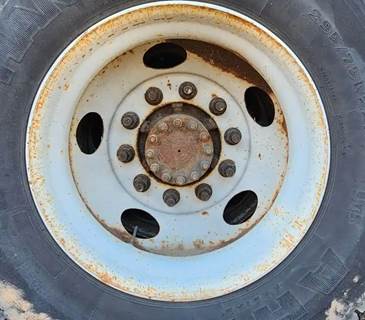 HUB PILOT NA Hub for a 2006 GMC C6500