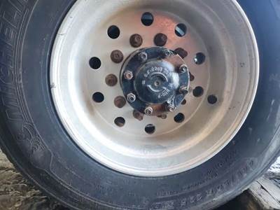 HUB PILOT NA Hub for a 2017 Peterbilt 579