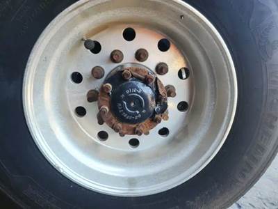 HUB PILOT NA Hub for a 2017 Peterbilt 579