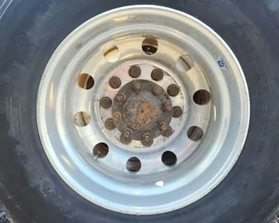 HUB PILOT NA Hub for a 2007 Freightliner M2 106