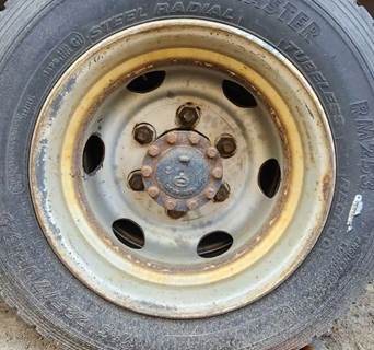 HUB PILOT NA Hub for a 2015 Hino 195