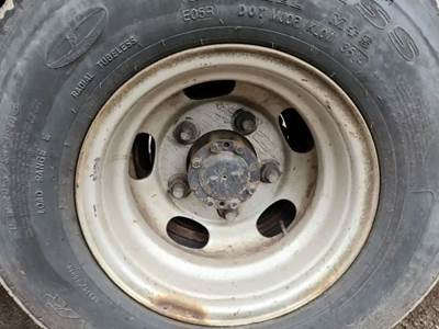 HUB PILOT NA Hub for a 2007 Mitsubishi FE-84D