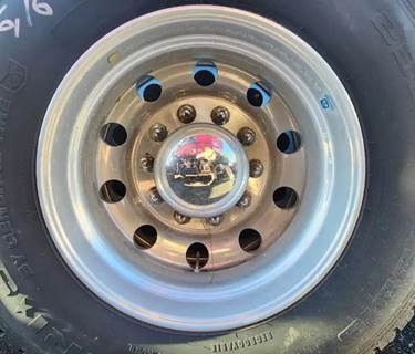 HUB PILOT NA Hub for a 2015 Freightliner Cascadia 125