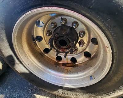 HUB PILOT NA Hub for a 2015 Freightliner Cascadia 125