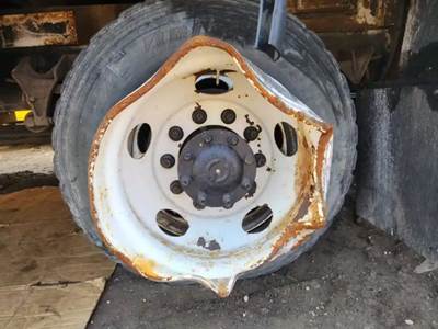 HUB PILOT NA Hub for a 2012 International DuraStar 4300