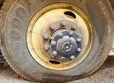 HUB PILOT NA Hub for a 2012 International DuraStar 4300