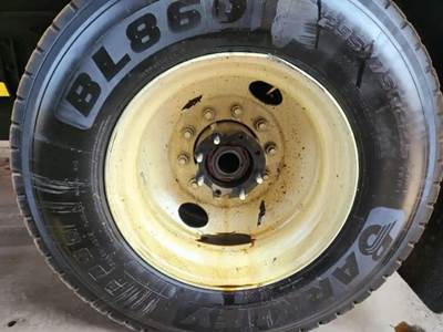 HUB PILOT NA Hub for a 2015 Freightliner M2 106