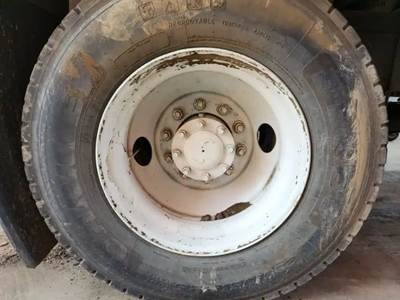 HUB PILOT NA Hub for a 2015 Freightliner M2 106