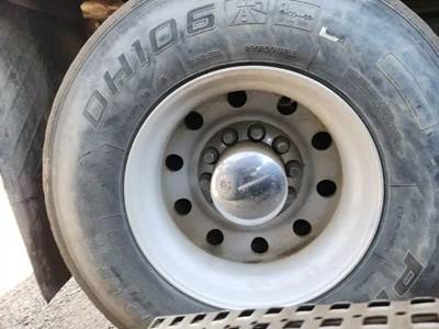 HUB PILOT NA Hub for a 2006 Peterbilt 379