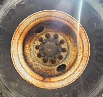 HUB PILOT NA Hub for a 1997 International F-2554